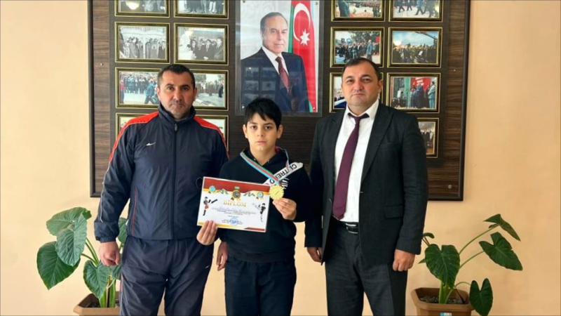 Gəncə məktəblisi kikboksinq yarışında birinci oldu