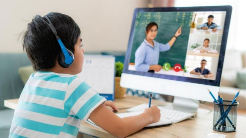 Azərbaycanda distant təhsil QANUNİLƏŞİR