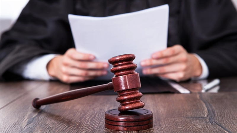 İki polisin ölümündə günahlandırılan sürücü yenidən məhkəmə qarşısında