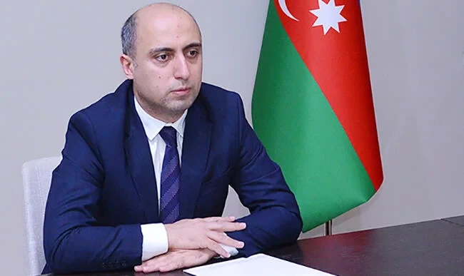 Emin Əmrullayev 1500 məktəbin bağlanacağı xəbərini TƏKZİB ETDİ