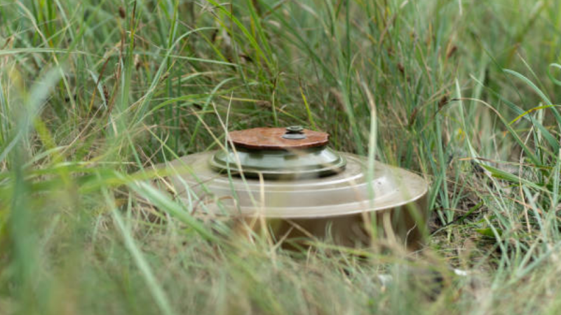 Hərbçimiz minaya düşdü