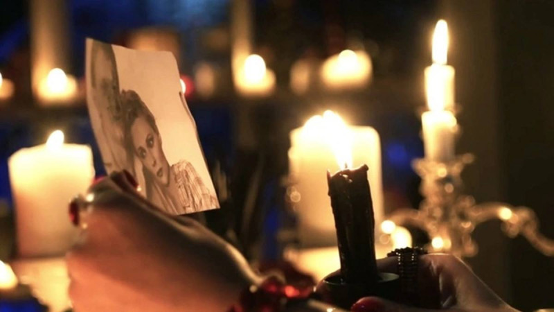 Ərə getmək istəyən qadın falçıya yazdı, 22 mini getdi 