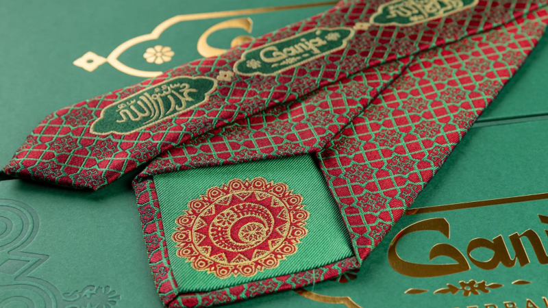 İtaliyalı sənətkarlardan Gəncəyə həsr olunmuş qalstuk - FOTO