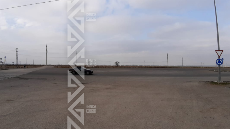 Gəncə yaxınlığında piyadalar həyatlarını riskə atırlar - VİDEO