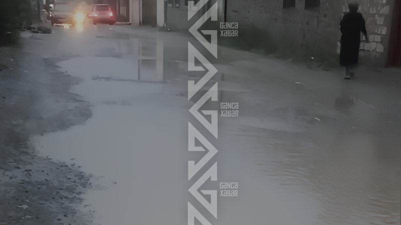 Gəncədə qəsəbə küçələri su altında qalıb