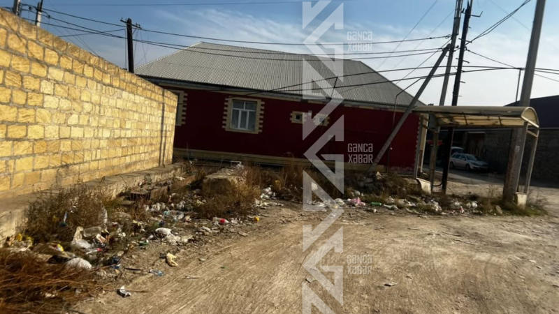 Gəncə sakinləri yolların təmirini tələb edirlər - FOTO