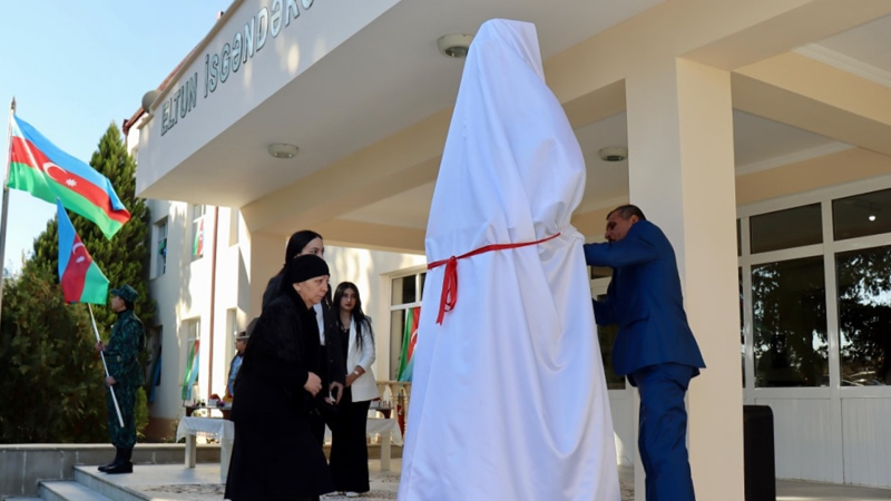 Azərbaycanın Milli Qəhrəmanının büstünün açılışı olub