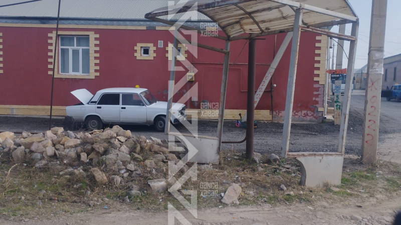 Gəncədə avtobus dayanacağı zibillikdən xilas edilib