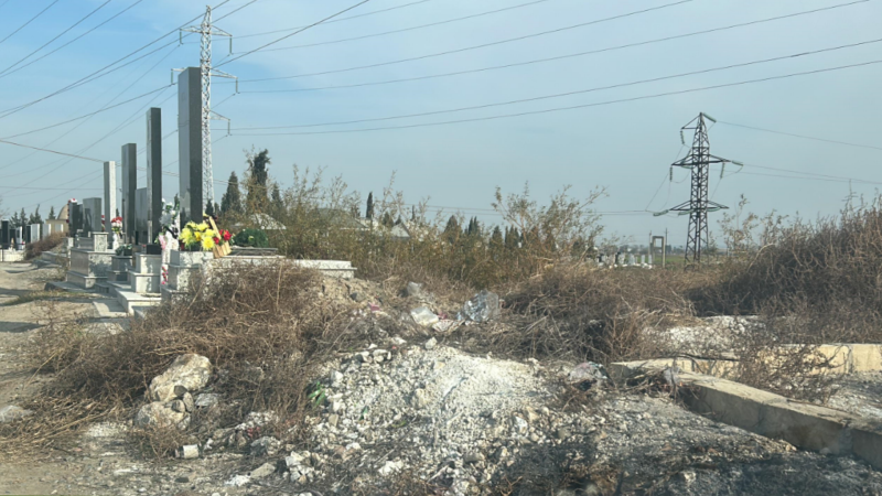 Gəncədə qəbiristanlıq ZİBİLLƏNİB - VİDEO