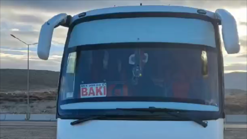 Sərnişinlərin həyatını təhlükəyə atan sürücü saxlanıldı - VİDEO