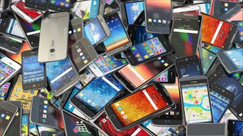 Tovuzda 6300 manatlıq mobil telefonlar oğurlanıb