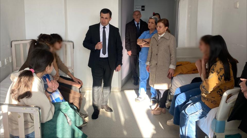 Nazirlik: Şagirdlərin tüstüdən zəhərlənməsi ciddi nəzarətdədir