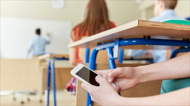 Abituriyentlərə xüsusi aparat satan şəxsə 3 il CƏZA