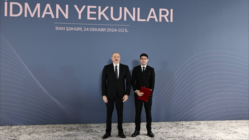 İlham Əliyev İmaməddin Xəlilovu mükafatlandırıb