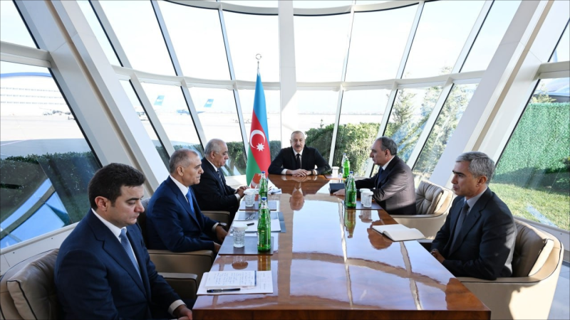 Prezident İlham Əliyev təyyarə qəzası ilə bağlı müşavirə keçirib - YENİLƏNİB