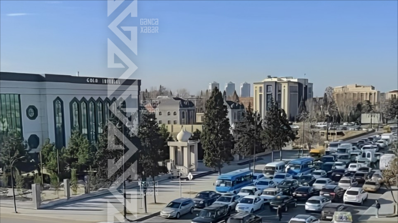 Gəncənin bəzi prospektlərində tıxaclar yaranır - VİDEO