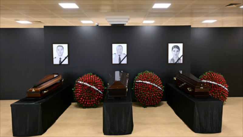 Təyyarə qəzasında həlak olan ekipaj üzvlərinin vida mərasimi keçirilir