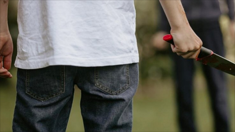 Sevdiyi qıza başını bulayanı söhbətə çağırdı, BIÇAQLANDI - TƏFƏRRÜAT