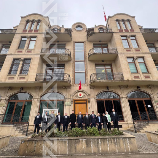 Türkiyənin Gəncədəki Baş Konsulluğunda təyyarə qəzası qurbanlarının xatirəsi yad edilib