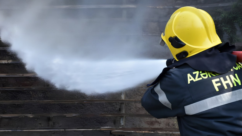 İri yaşayış evi yandı