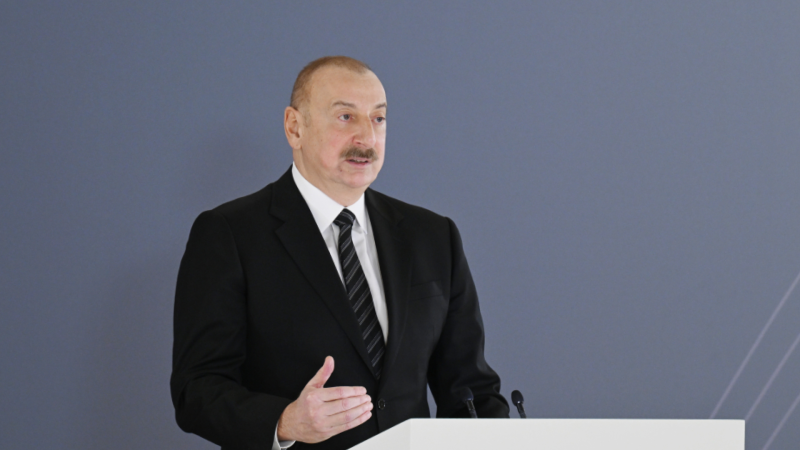 İlham Əliyev: “Gəncədə şəhər nəqliyyatı tamamilə yenilənəcək”