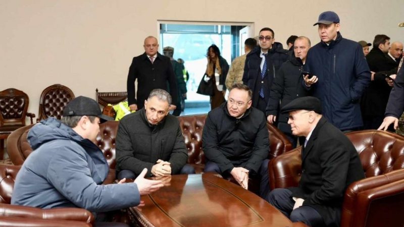 Azərbaycan rəsmiləri Qazaxıstandadır