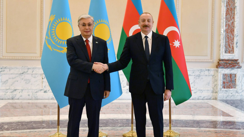 İlham Əliyev Kasım-Jomart Tokayevə zəng edib