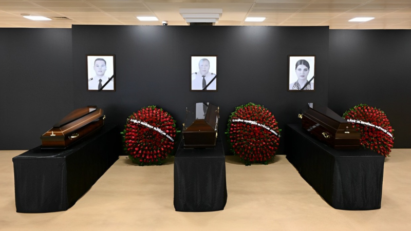 Təyyarə qəzasında həlak olan ekipaj üzvlərinə Azərbaycanın Milli Qəhrəmanı adı verilib