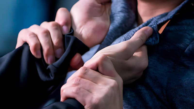 Gəncədə 18 yaşlı gənci QARAÇI bıçaqlayıbmış