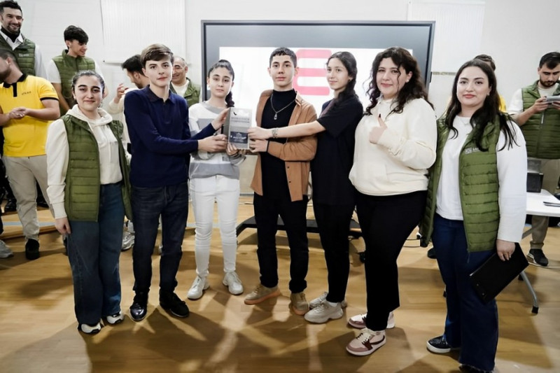 Şagirdlərimiz VEX Robotics yarışında uğurla iştirak ediblər