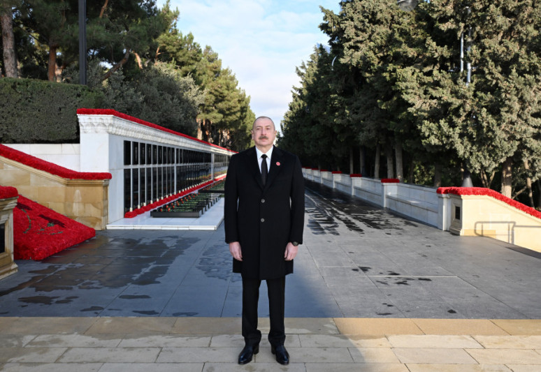 Prezident 20 Yanvar şəhidlərinin xatirəsini yad edib - FOTO