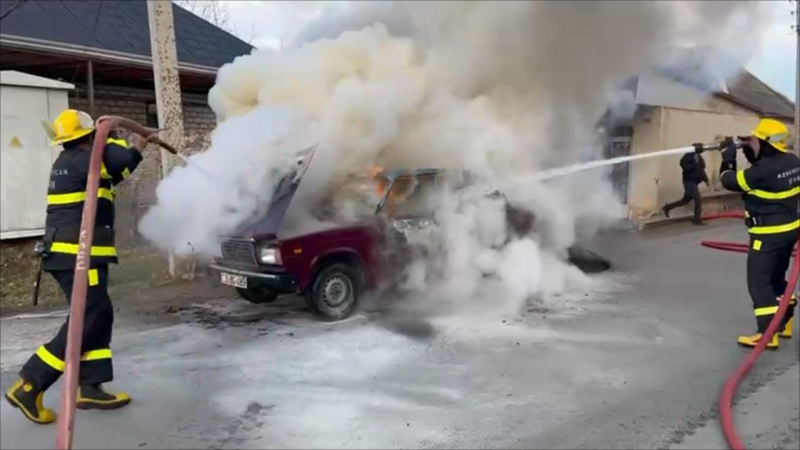 Qazaxda maşın yanıb - FOTO