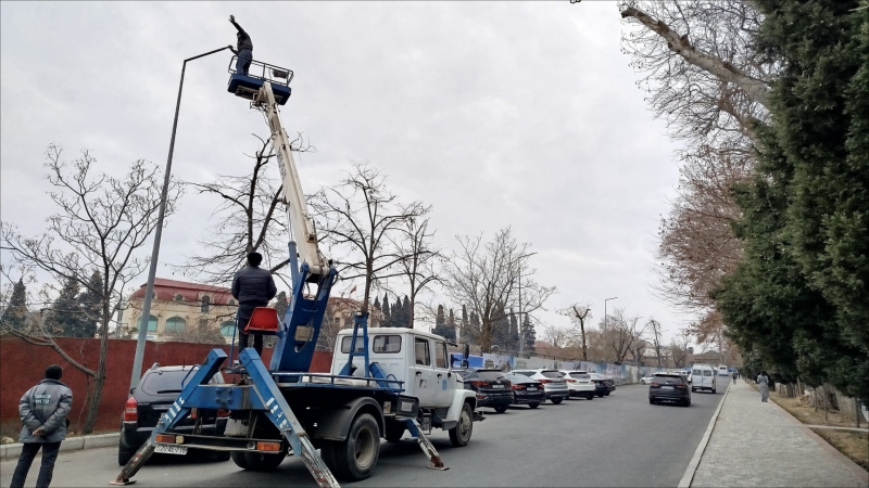 Gəncə küçələri işıqlı günə çıxdı - FOTO