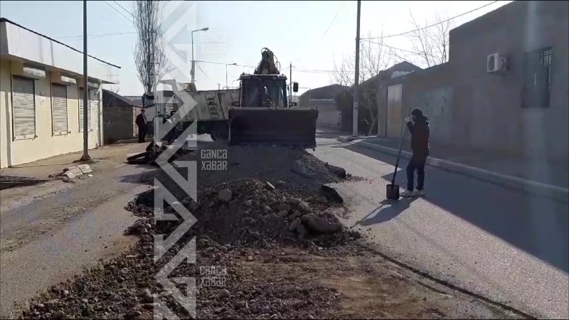 Gəncədə asfalt örtüyü yenidən çökdü - VİDEO