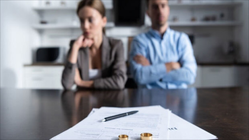 Məhkəmə hansı halda cütlüklərə vaxt ayırmadan boşanma QƏRARI VERİR?