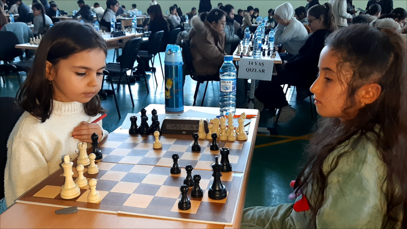 Şəmkirdə şahmat üzrə yarış keçirilir - FOTO