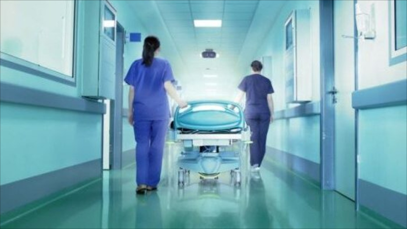 Mingəçevirdə maşının vurduğu 8-ci sinif şagirdi xəstəxanada öldü