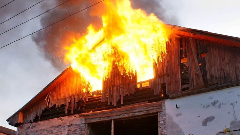 Gədəbəydə tövlə yanıb