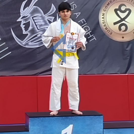 Gəncəli yeniyetmə qızıl medal qazandı - FOTO