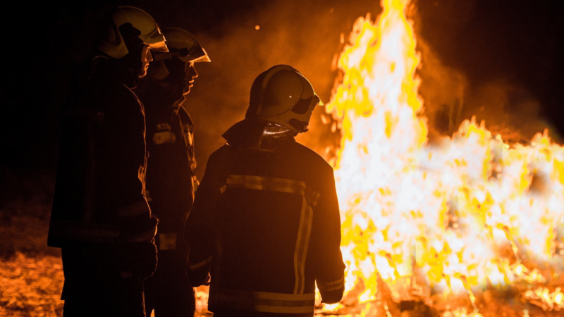 Bir tondan çox ot bağlaması yandı