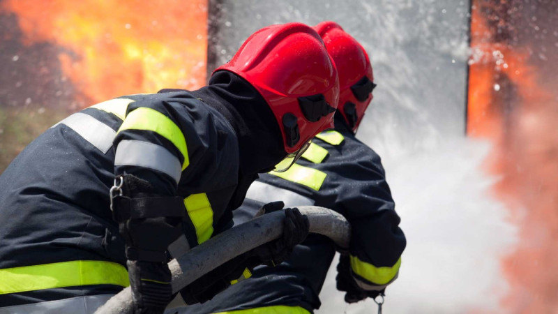 Həyət evinin mətbəxi alışıb