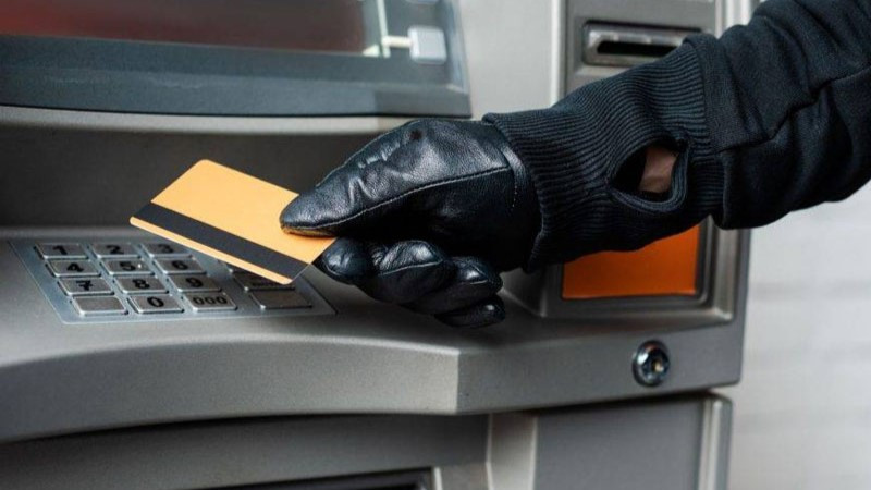 Gəncədə bank kartlarından oğurluq edən şəxslər saxlanılıb