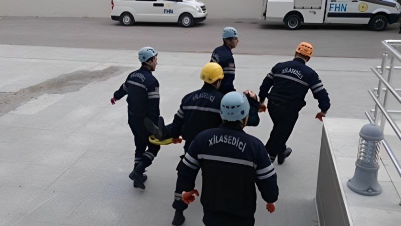 Gəncədə biri uşaq olmaqla iki nəfər xilas edilib