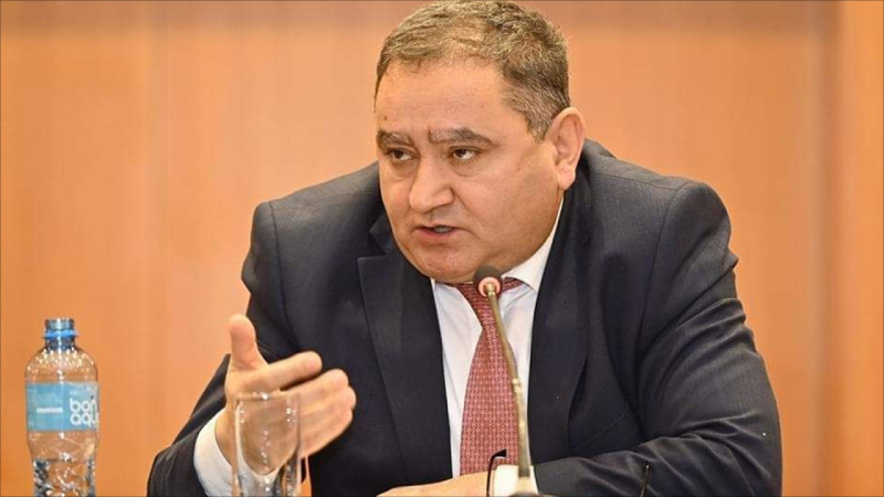 Sabiq deputat Emin Əmrullayevi “TOPA TUTDU”