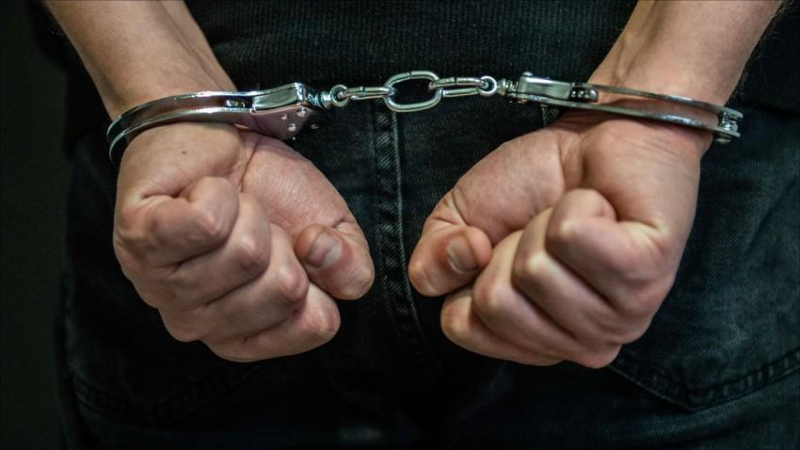 Qohumunun evindən oğurluq etdi, sonra da evini yandırdı