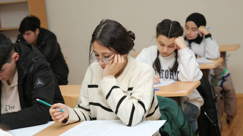 Fənn olimpiadalarının yarımfinal turniri baş tutub