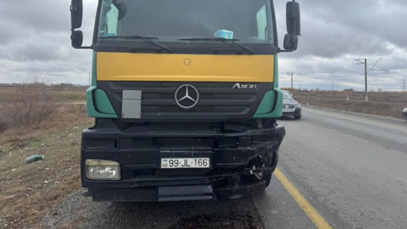 Üç avtomobil toqquşub, xəsarət alanlar var - FOTO