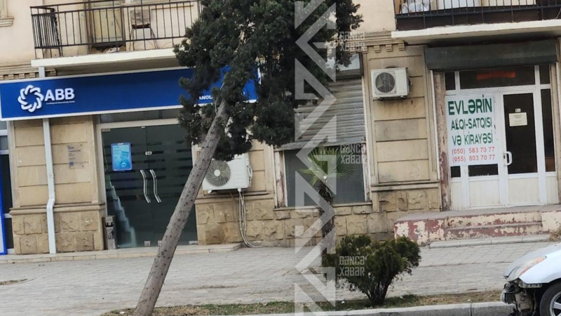 EHTİYATLI OLUN: Gəncədə güclü küləyin fəsadları