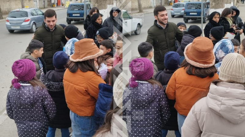 Gəncədə şagirdlər müəllimin qaytarılmasını TƏLƏB EDİRLƏR - VİDEO