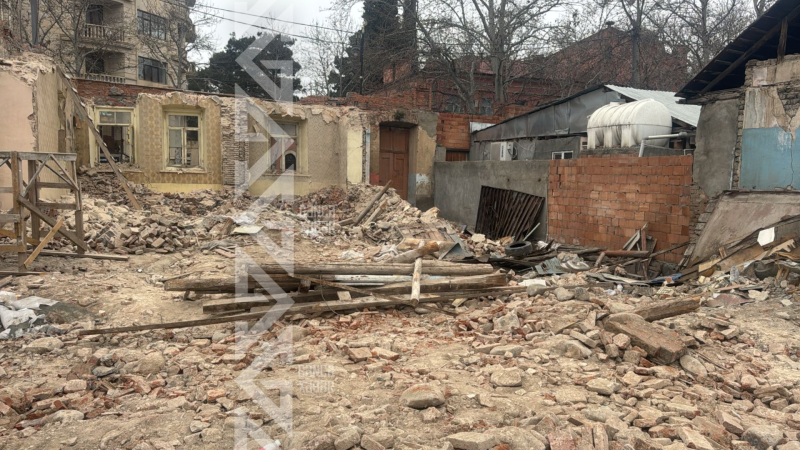 Gəncədə sökülən bina TARİXİ deyil – ARAŞDIRMA - FOTO